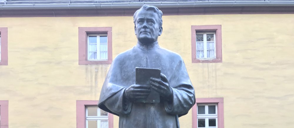 Statue von Franziskus Jordan, dem Gründer der Salvatorianer, in Steinfeld