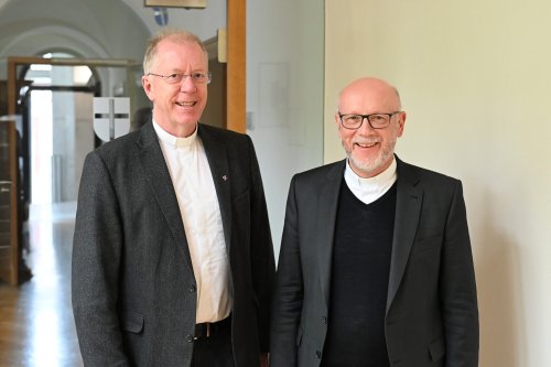 Von links: Franz Vogelgesang, Ständiger Vertreter des Diözesanadministrators, und der Speyerer Diözesanadministrator Markus Magin.