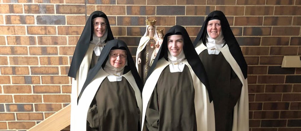 Vier Schwestern des Arlingtoner Karmels. Zweite von Rechts: Mutter Teresa Agnes