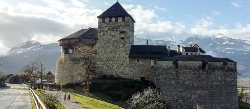 Blick auf Schloss Vaduz, Wohnsitz des regierenden Fürstenhauses, am 10. Dezember 2019 in Vaduz.