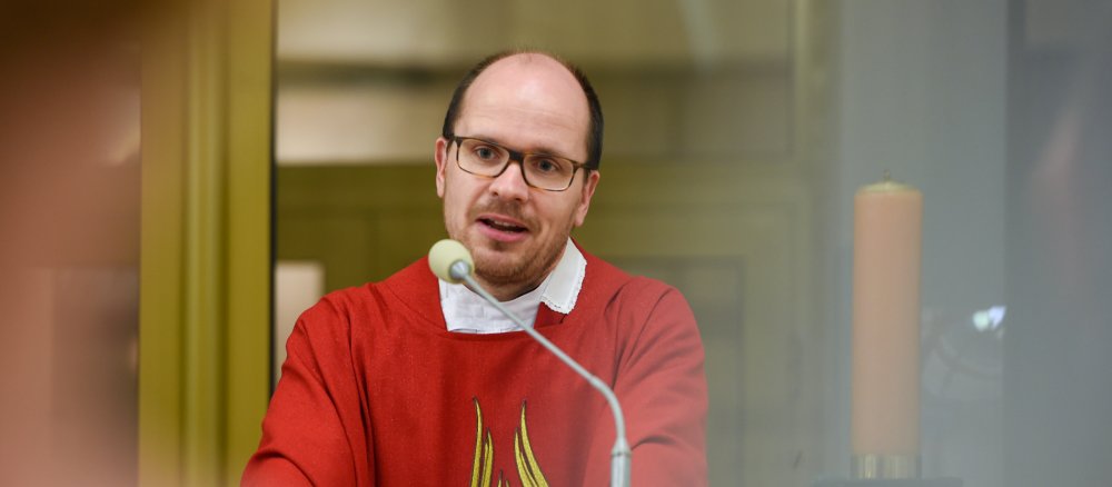 BDKJ-Bundespräses Dirk Bingener zelebriert einen Gottesdienst in der Basilika der Göttlichen Barmherzigkeit in Krakau.