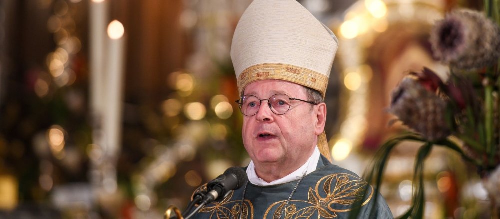 Bischof Georg Bätzing predigt