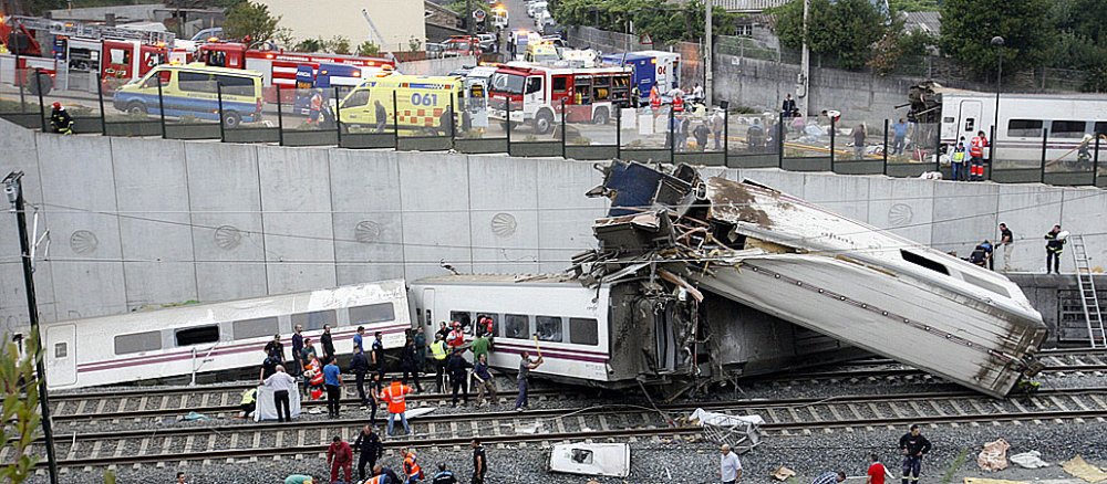 Bei einem Zugunglück in der Nähe des spanischen Wallfahrtsortes Santiago de Compostela sind am Abend des 24. Juli 2013 mehr als 70 Menschen ums Leben gekommen.