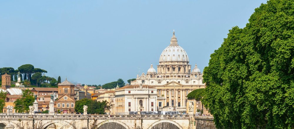 Blick über den Tiber auf den Petersdom