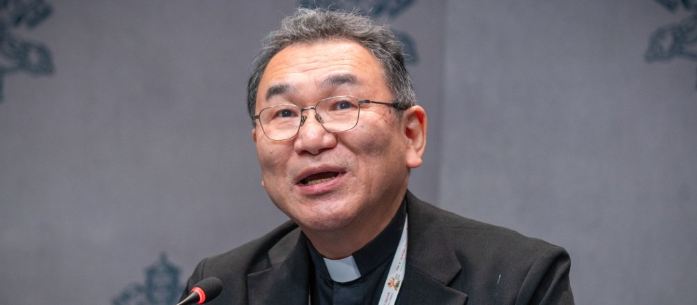 Erzbischof Tarcisio Isao Kikuchi bei einer Pressekonferenz