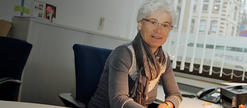 Ehrenamtlichen Managerin Teresa Winkel in ihrem Büro in Bergisch Gladbach.