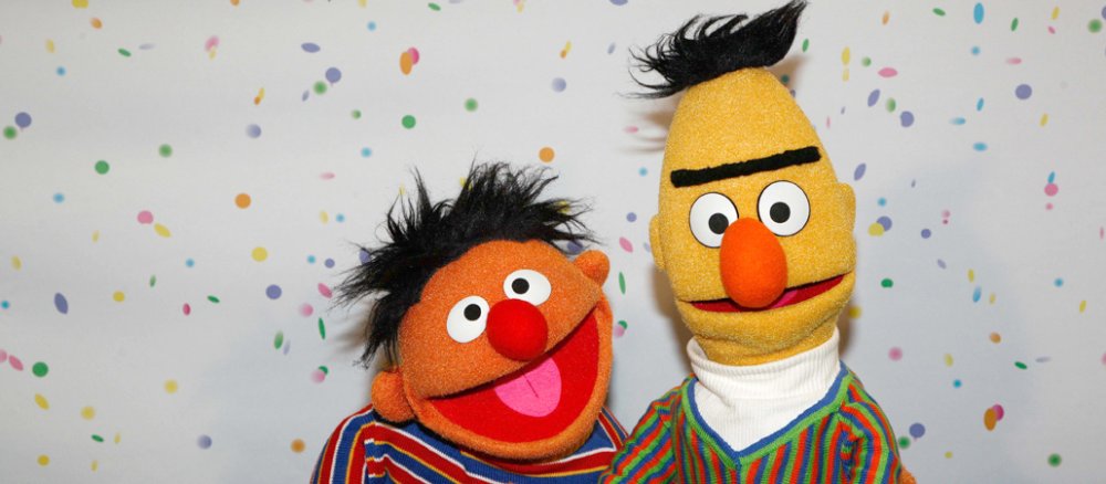 Die Sesamstraße feiert 2013 ihr 40-jähriges Jubiläum. Die berühmtesten Handpuppen sind Ernie und Bert.