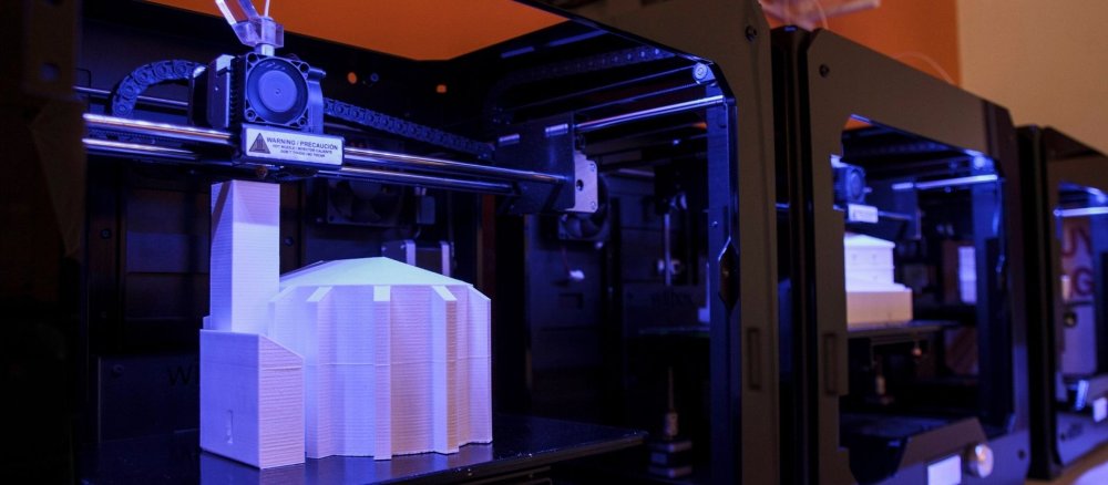 Ein Modell wird mit einem 3-D-Drucker gedruckt