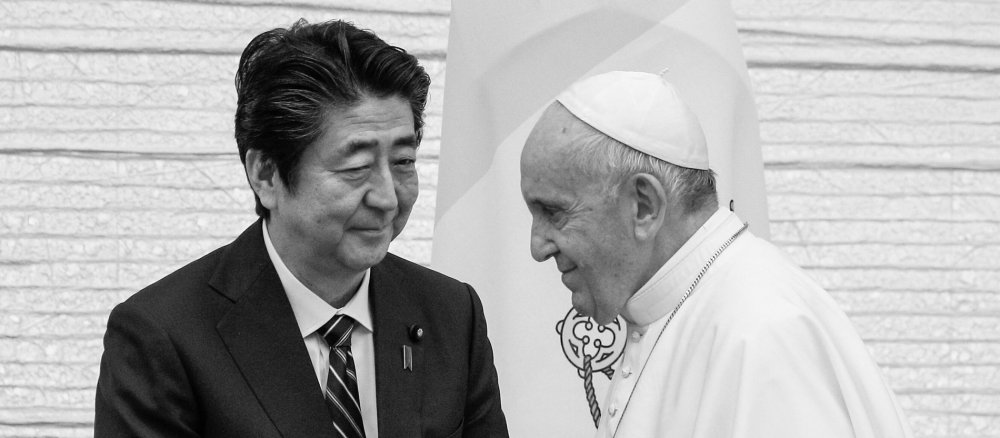 Shinzo Abe mit Papst Franziskus