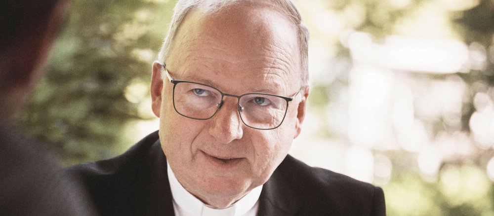 Porträtfoto von Bischof Benno Elbs