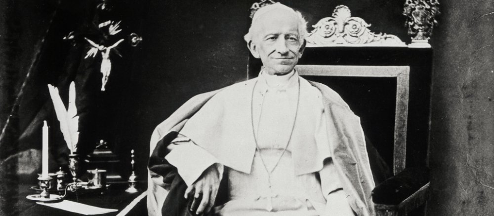 Leo XIII. war von 1878 bis 1903 Papst der katholischen Kirche. Dieses Porträt wurde 1878 am Beginn seines Pontifikats aufgenommen.