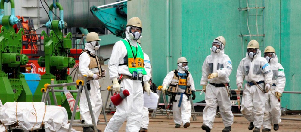 Arbeiter im März 2013 im Reaktor Nr. 4 der Fukushima Daiichi Nuclear Power Station in Nordosten Japans; zwei Jahre nach dem Tsunami und der Reaktorkatastrophe.