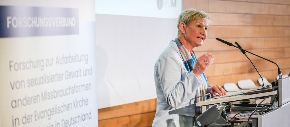 Die amtierende Ratsvorsitzende der EKD Kirsten Fehrs bei der Pressekonferenz zur Vorstellung der Forum-Studie.