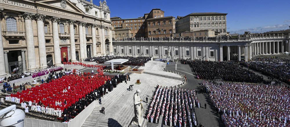 Trauerfeier für Papst Franziskus auf dem Petersplatz