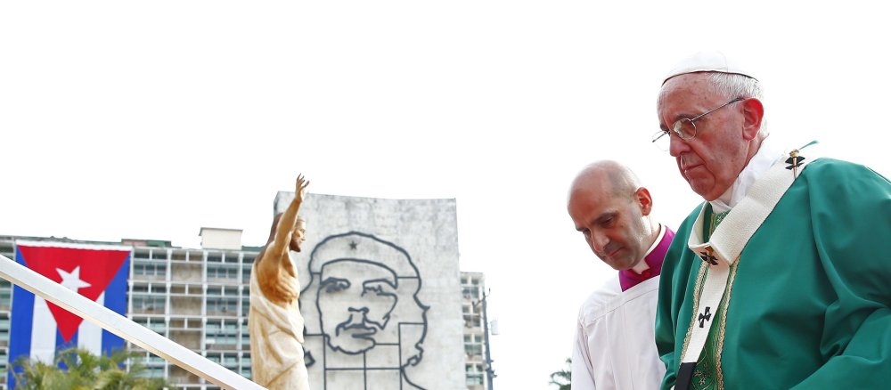 Papst Franziskus feiert die Messe auf dem Platz der Revolution in Havanna.