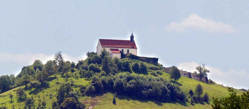 Eine Kapelle auf einem Berg
