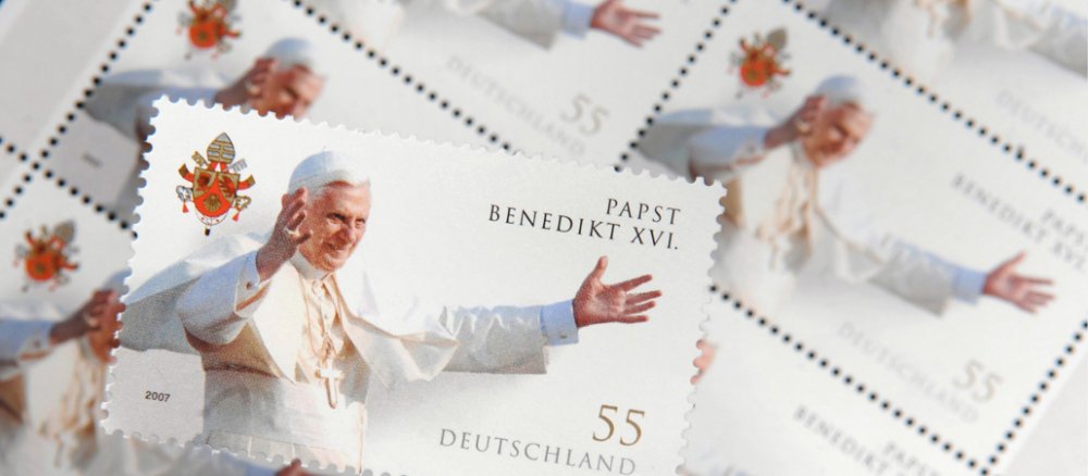 Sonderbriefmarke zum 80. Geburtstag Papst Benedikt XVI.