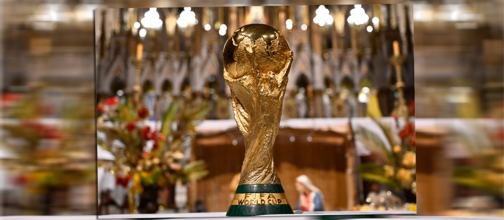 Der WM-Pokal in der Basilika von Luján