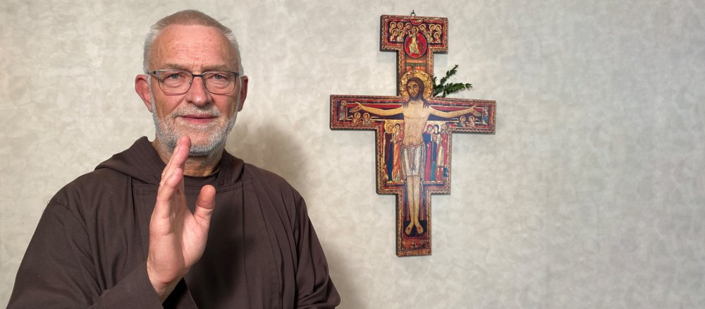 Bruder Paulus Terwitte beim Tagessegen