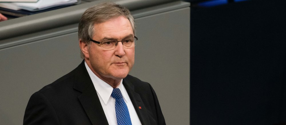 Der Bundestagsabgeordnete Franz Josef Jung (CDU) spricht im Deutschen Bundestag.