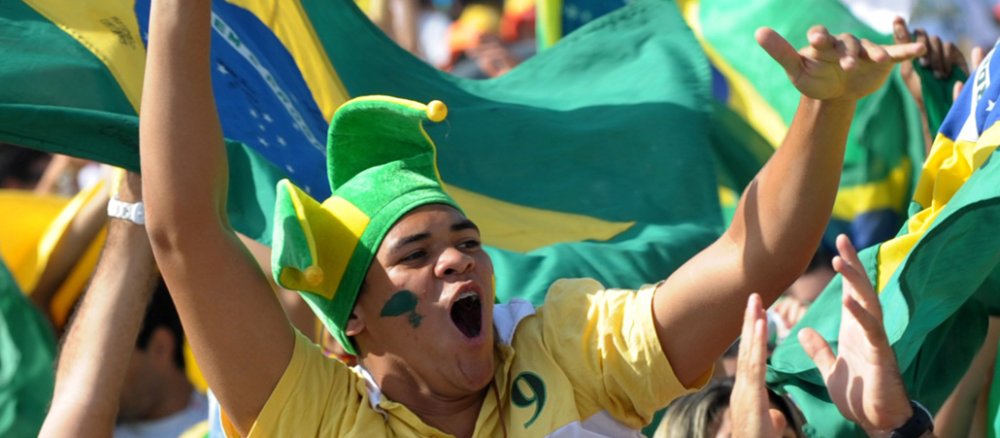 Ein Brasilianischer Weltjugendtagtagteilnehmer jubelt