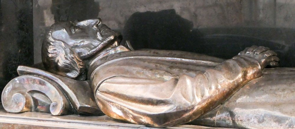Reliquienschrein des heiligen Petrus Canisius in der Jesuiten- und Kollegiums-Kirche Sankt Michael.