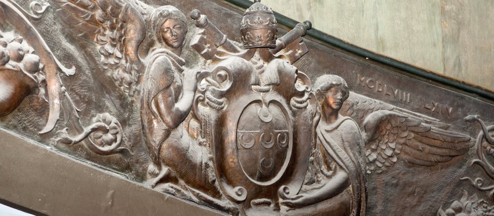 Papstwappen im Vatikan