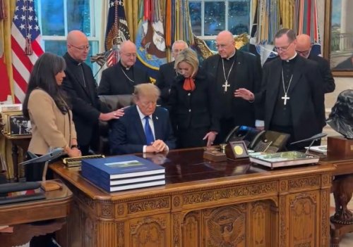 Katholische Bischöfe beten im Oval Office