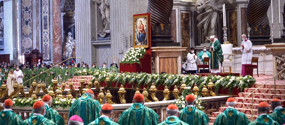 Papst Franziskus feiert einen Gottesdienst im Petersdom