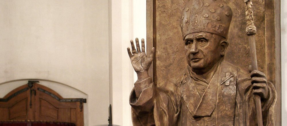Relief von Papst Benedikt XVI.