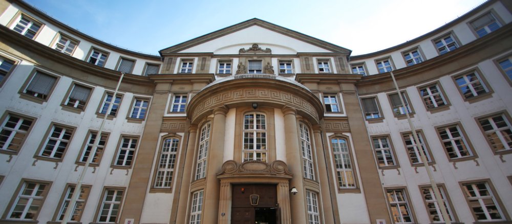 Front des Landgerichts Frankfurt