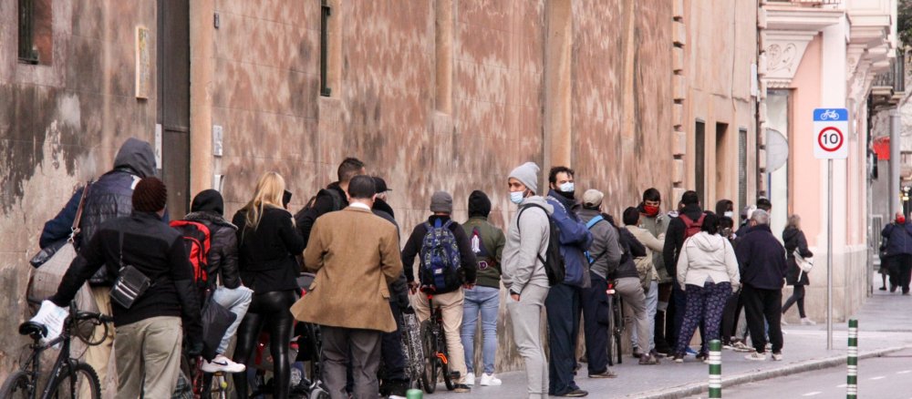 Food distribution in front of the Capuchin monastery in Palma de Mallorca
