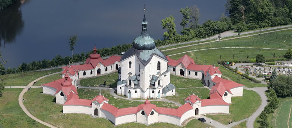 Die Kirche des heiligen Johannes Nepomuk.