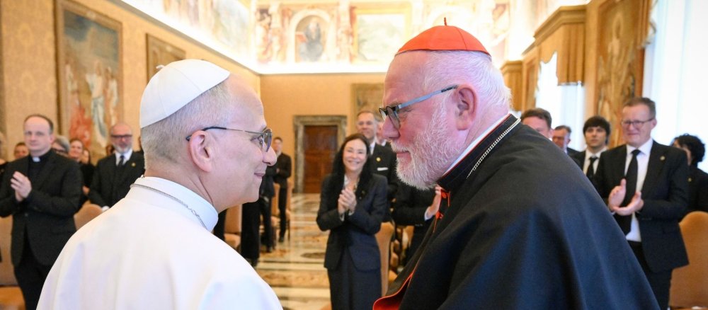 Papst Leo XIV. im Gespräch mit Kardinal Reinhard Marx