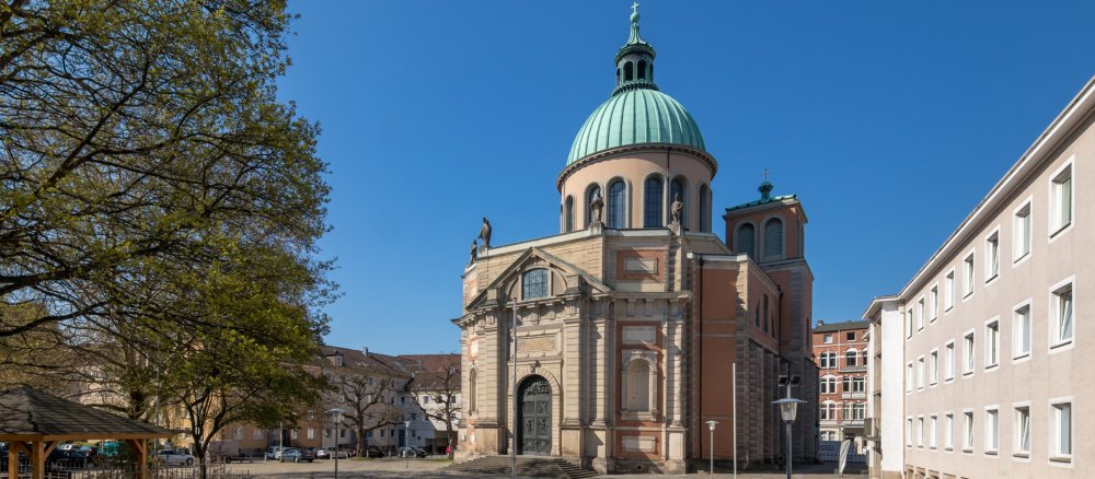 Die St. Clemens Kirche in Hannover erinnert mit ihrer Kuppel und den flankierenden Türmen an venezianische Kirchen.