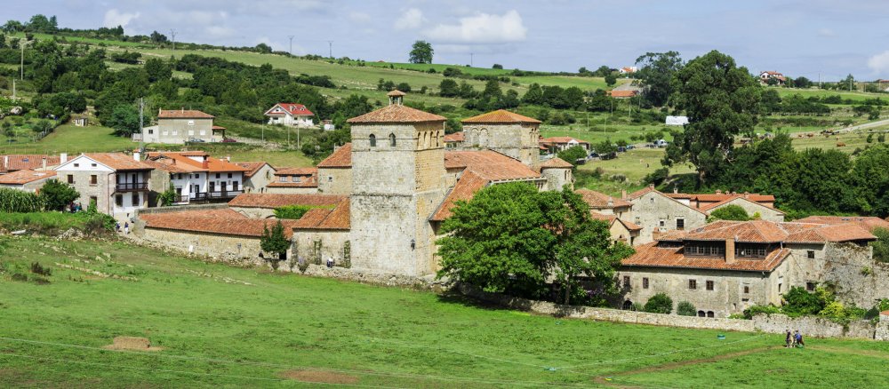 Blick auf das Kloster Santa Juliana in Santillana del Mar