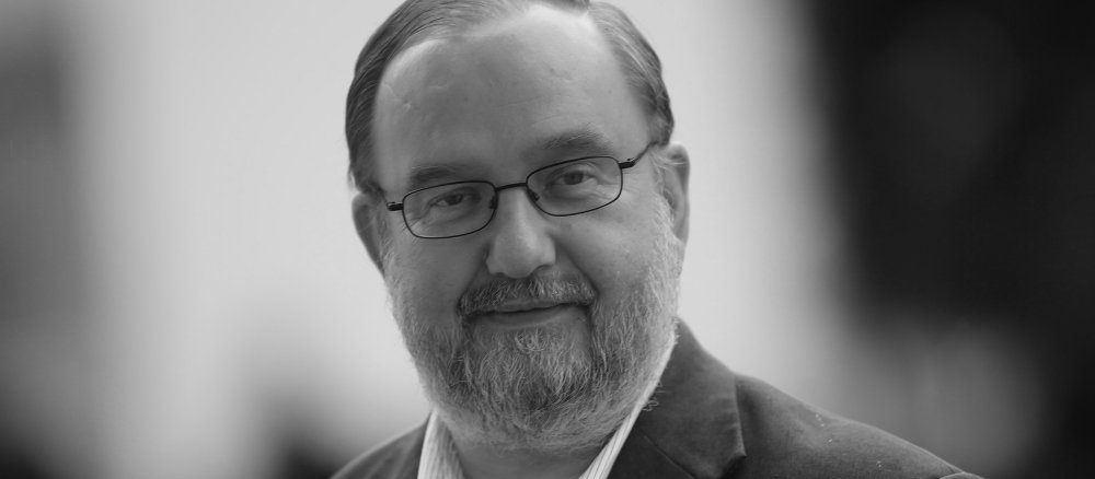 Schwarz-weißes Porträtbild von Pater Joachim Schmiedl