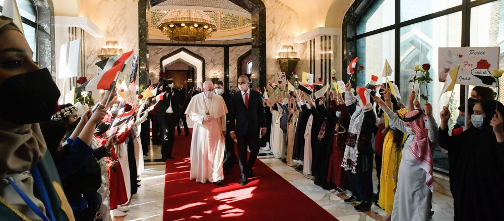 Papst Franziskus beim Auftakt seiner Irakreise