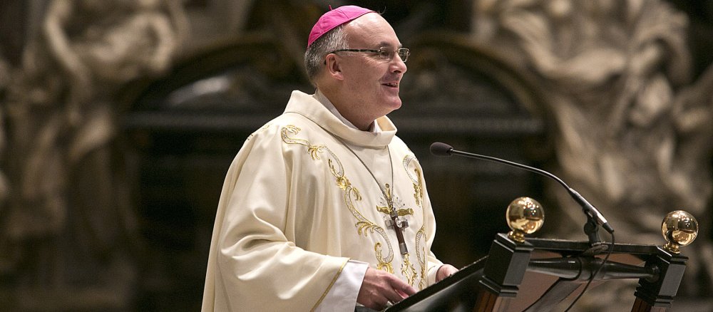 Rudolf Voderholzer, Bischof von Regensburg, predigt bei einem Gottesdienst am 13. Dezember 2013 im Petersdom.
