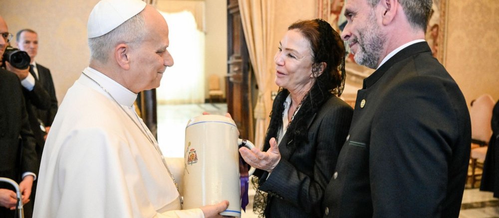 Papst Leo XIV. empfängt Mitarbeiter des bayerischen Bierherstellers Augustiner-Bräu.