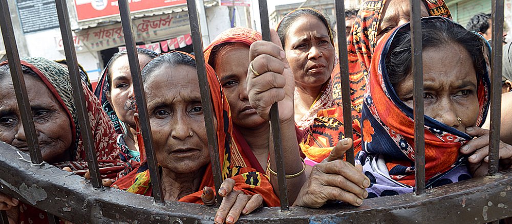 Näherinnen in Bangladesch demonstrieren gegen schlechte Arbeitsbedingungen.