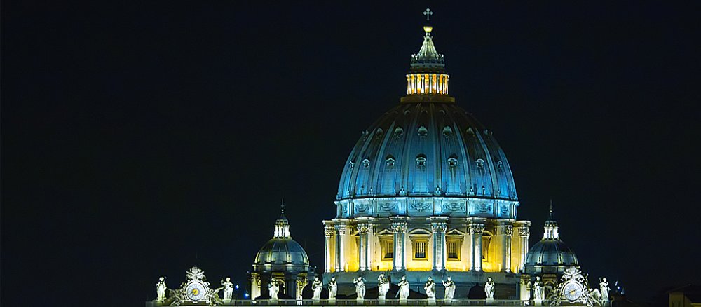 Der Petersdom bei Nacht.