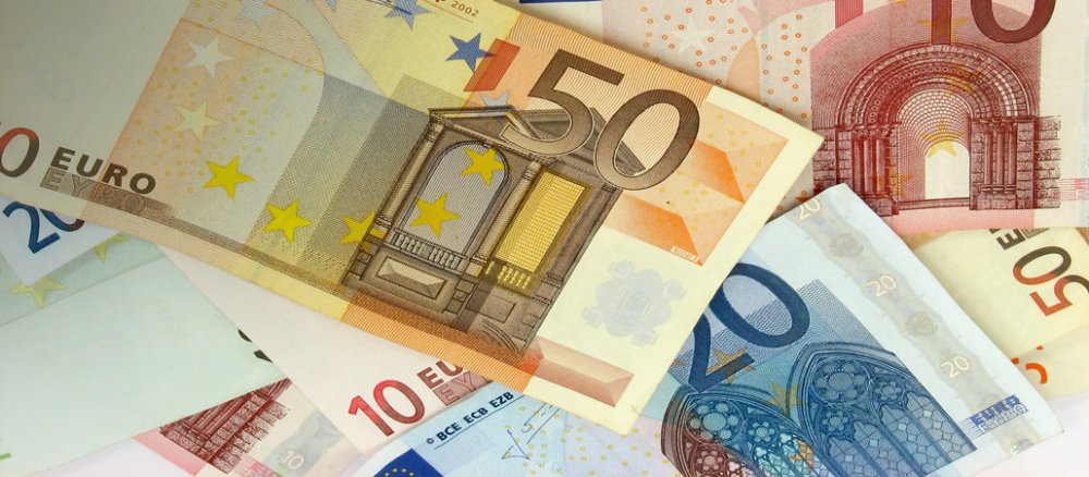 Verschiedene Euro-Scheine.