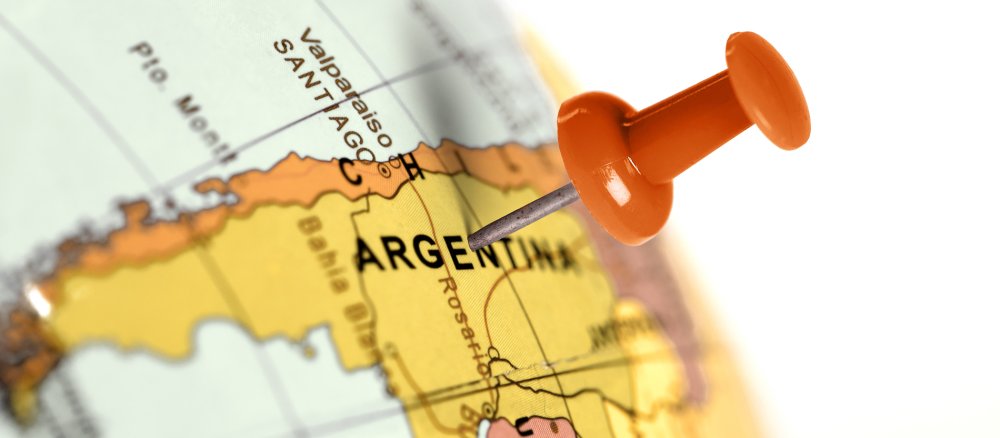 Argentinien ist mit einem Pin auf dem Globus markiert