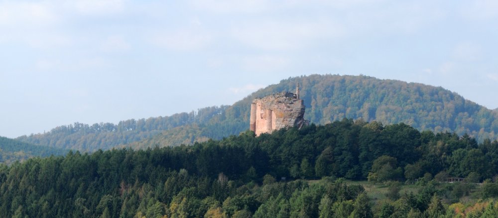 Die Burg Fleckenstein gab als Stammburg dem elsässischen Adelsgeschlecht der Fleckensteiner seinen Namen.