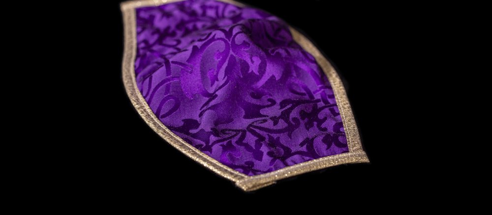 Liturgischer Mund-Nasen-Schutz in violett