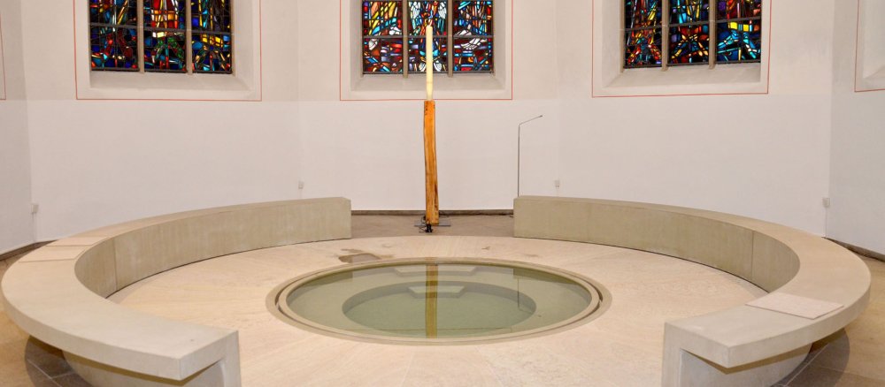 Das Ganzkörpertaufbecken im Chor der ehemaligen Franziskanerkirche St. Agnes in Hamm.