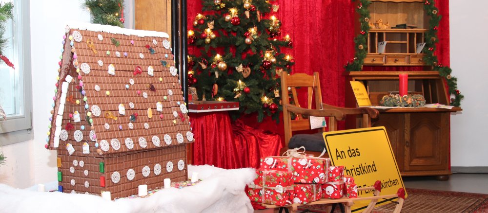 Ein Blick in die weihnachtlich eingerichtete Christkindpostfiliale