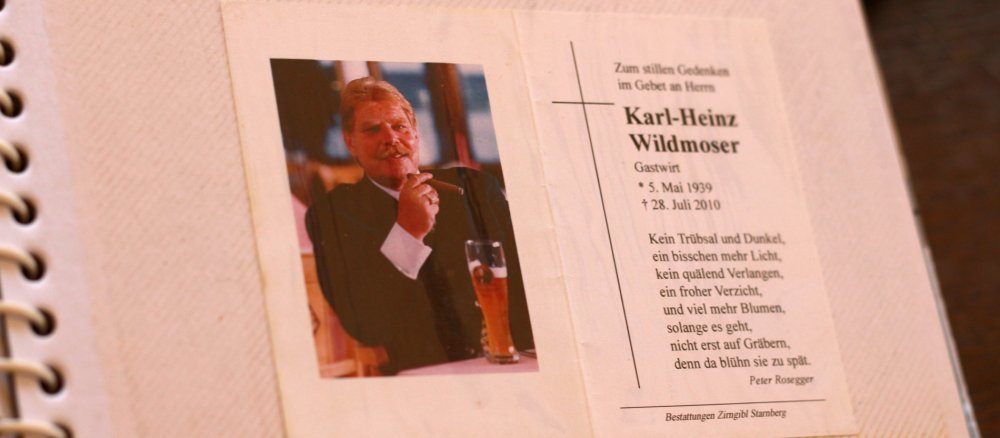 Das Sterbebild für Karl-Heinz Wildmoser in der Sammlung Anton Holzmüllers.
