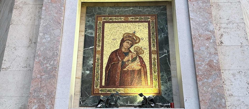 Marienmosaik an einer Wand Richtung Petersdom